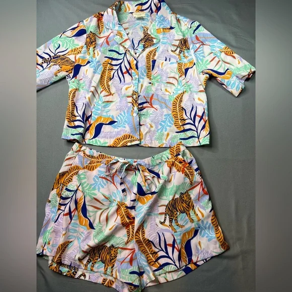 Cynthia Rowley M Women’s Tiger Print Pajama Set Button Up Top Drawstring Shorts - Picture 1 of 7